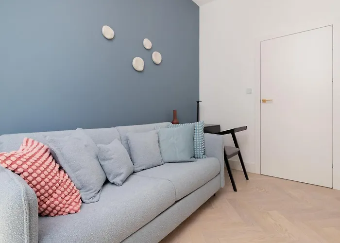 The Motlavian By Renters Prestige *