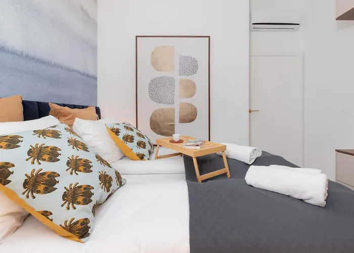 The Motlavian By Renters Prestige Apartment